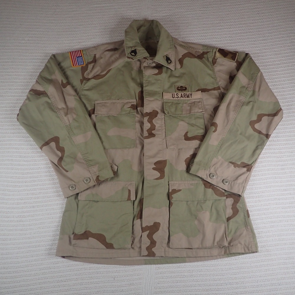 U.S. Army Coat Desert Camouflage Pattern; Combat Jacket Staff Sargeant Patches